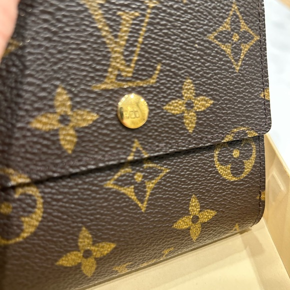 Authentic Louis Vuitton Bifold wallet - Picture 2 of 10